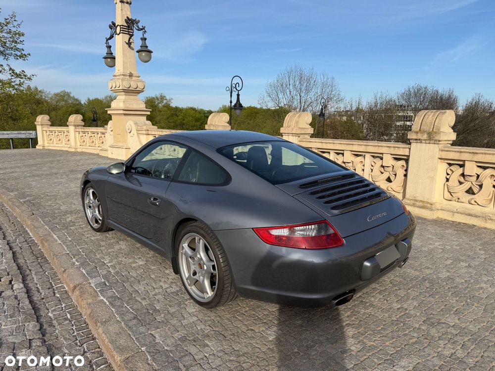 Porsche 911 Carrera - 4