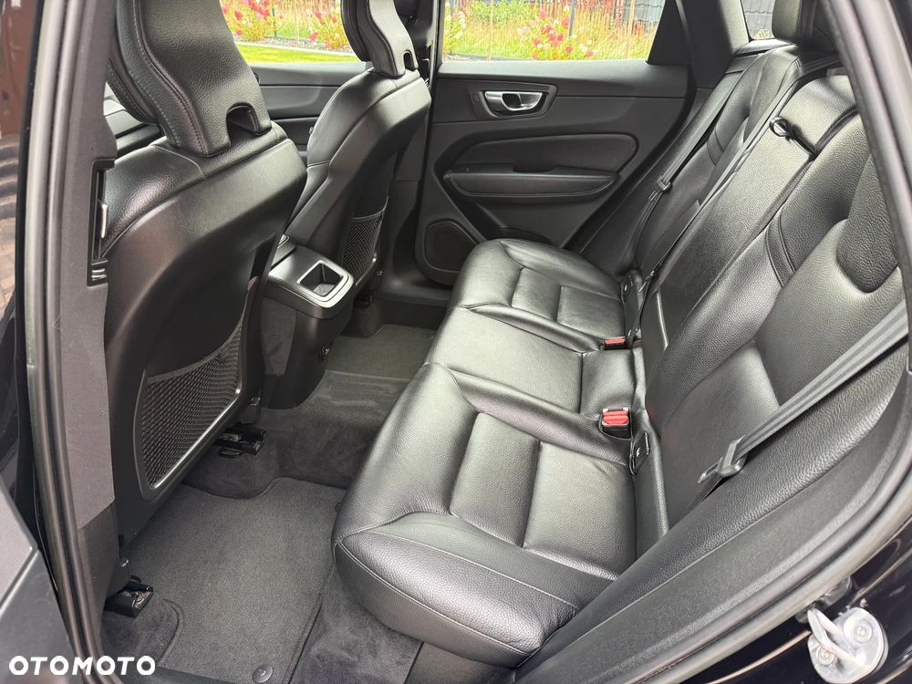 Volvo XC 60 B4 D Ultimate Dark - 34