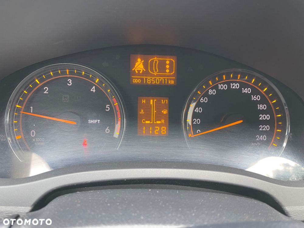 Toyota Avensis 2.2 D-4D Sol Plus NAVI - 22