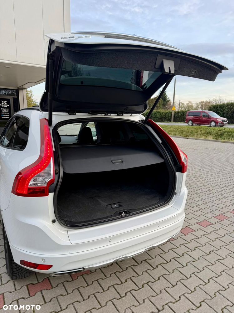 Volvo XC 60 D4 Geartronic Momentum - 4