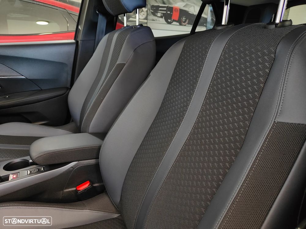 Peugeot 2008 1.2 PureTech Allure - 31