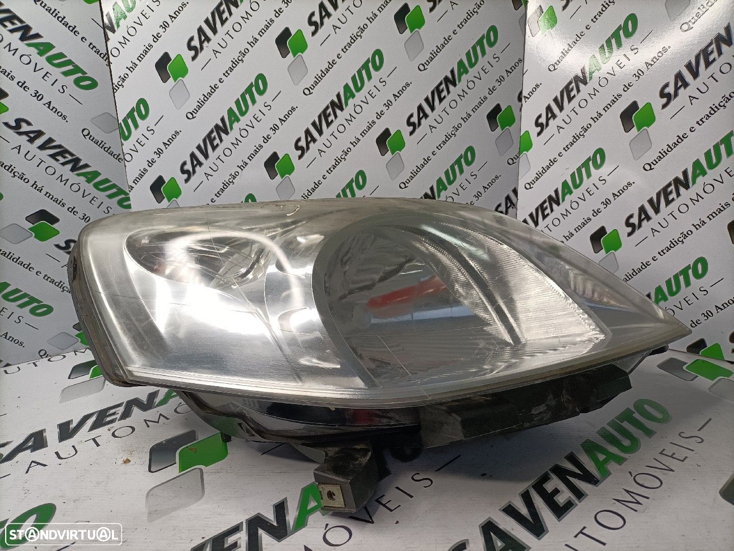 Farol Dto Fiat Fiorino Caixa/Combi (225_) - 1