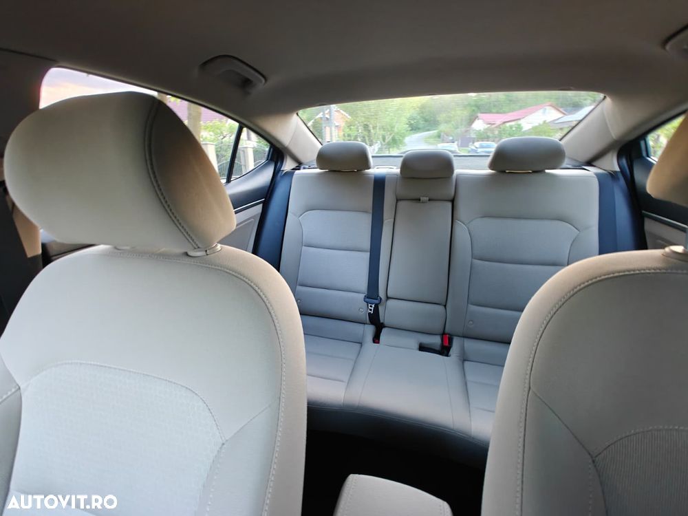 Hyundai Elantra 1.6 MPi Exclusive - 10