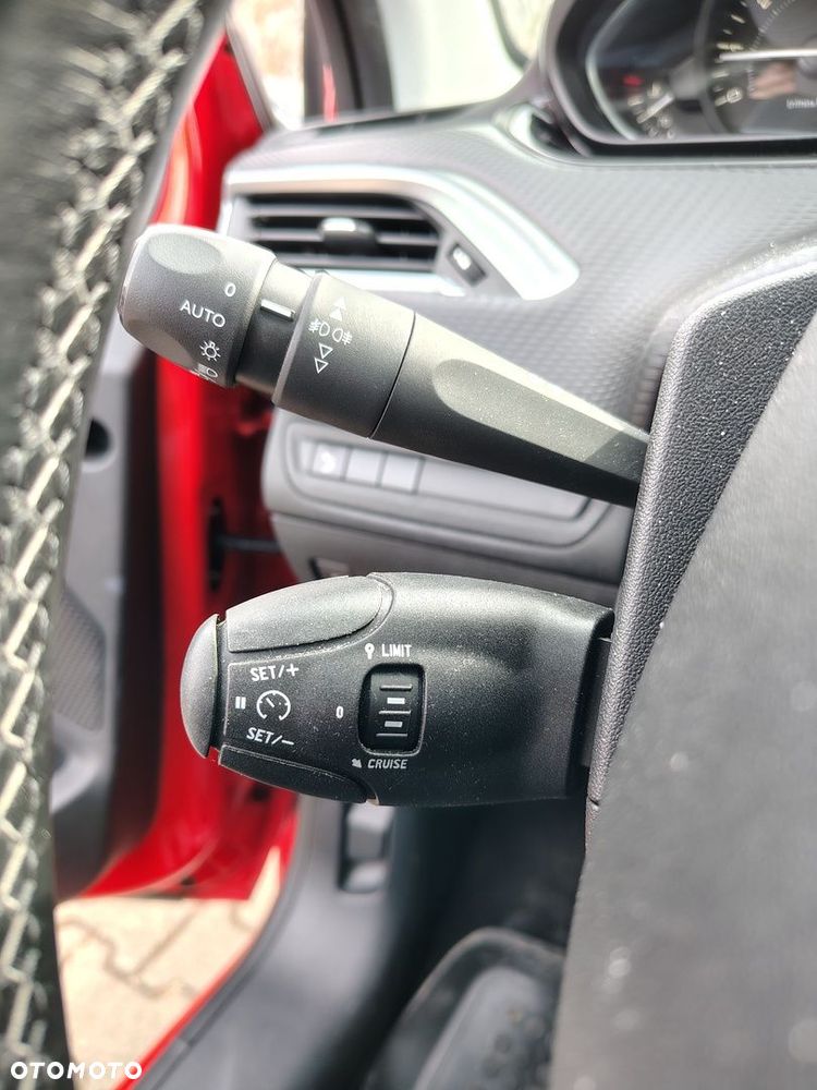 Peugeot 208 1.2 PureTech Allure - 16