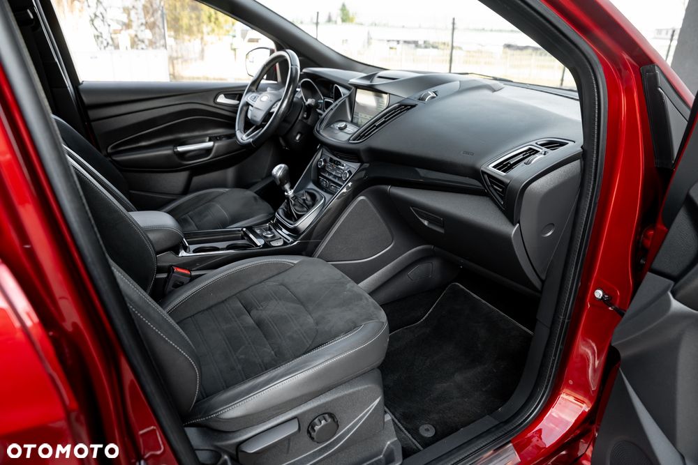 Ford Kuga 2.0 TDCi 4x4 ST-Line - 24