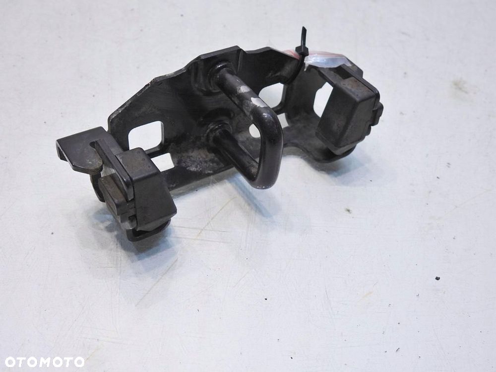 RYGIEL ZAMKA KLAPY VOLVO V70 III - 5