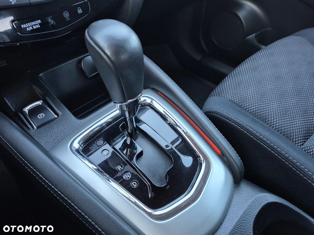 Nissan Qashqai 1.2 DIG-T Xtronic ACENTA - 23