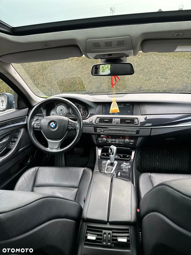 BMW Seria 5 525d - 13