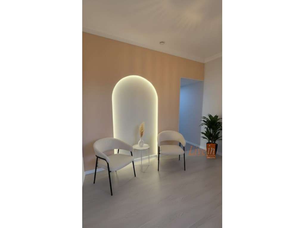 Loja totalmente remodelada para trespasse em Algueirão-Mem Martins - Grande imagem: 2/5