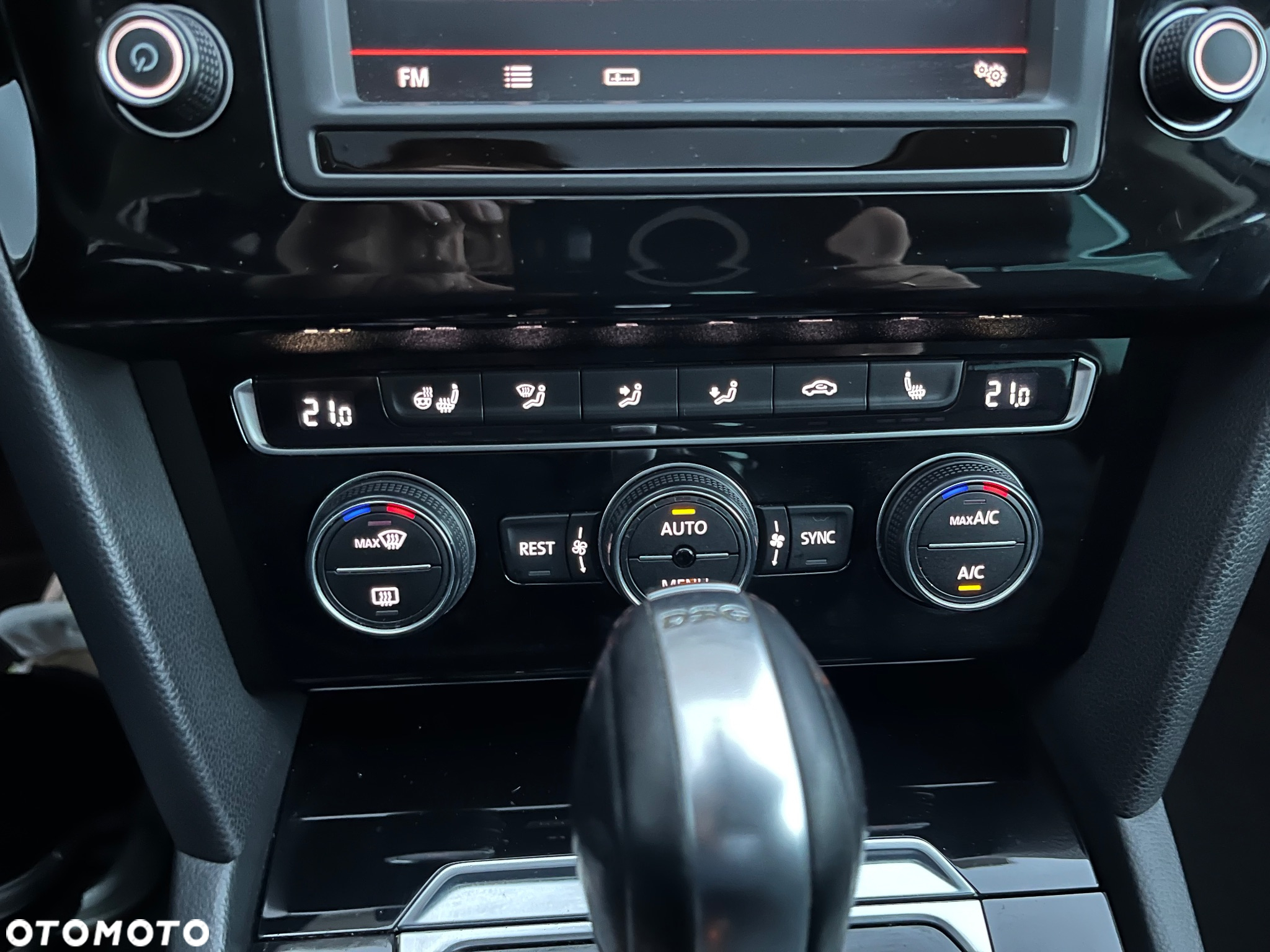Volkswagen Passat Variant 2.0 TDI SCR DSG Highline - 32