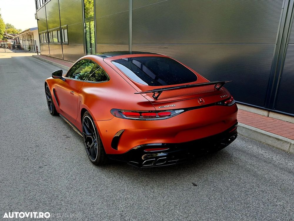 Mercedes-Benz AMG GT R - 4