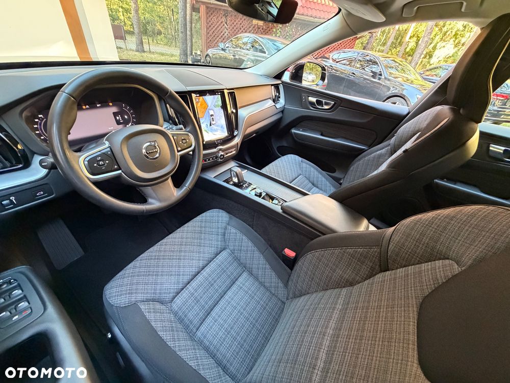 Volvo XC 60 B4 D AWD Geartronic Momentum Pro - 8