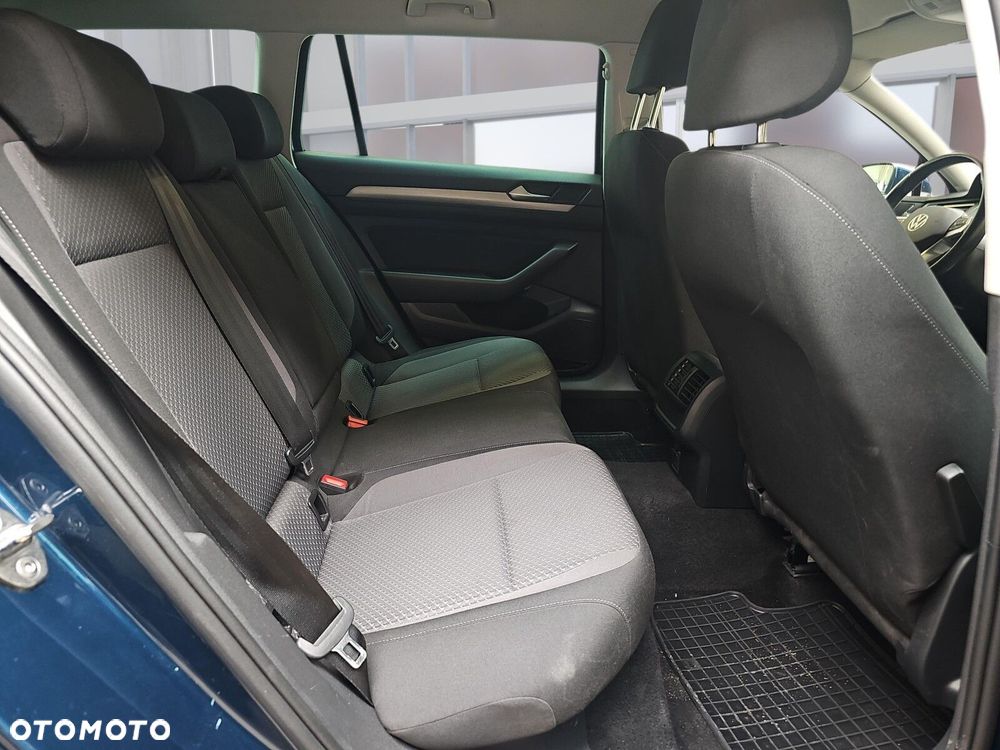 Volkswagen Passat Variant 2.0 TDI EVO Essence DSG - 12