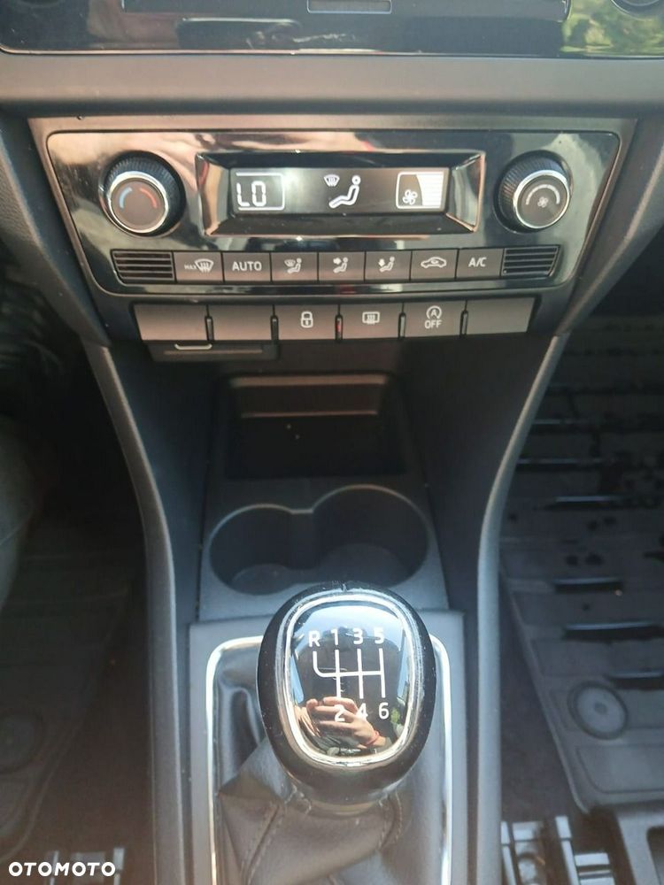 Skoda RAPID Spb 1.0 TSI Ambition - 10