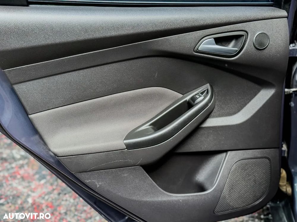 Ford Focus - 25