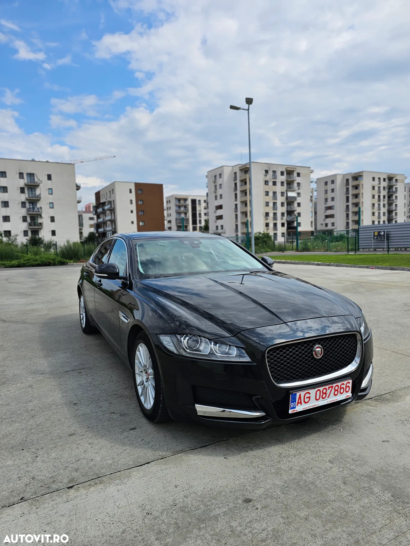 Jaguar XF 20d RWD E-Performance Prestige - 2
