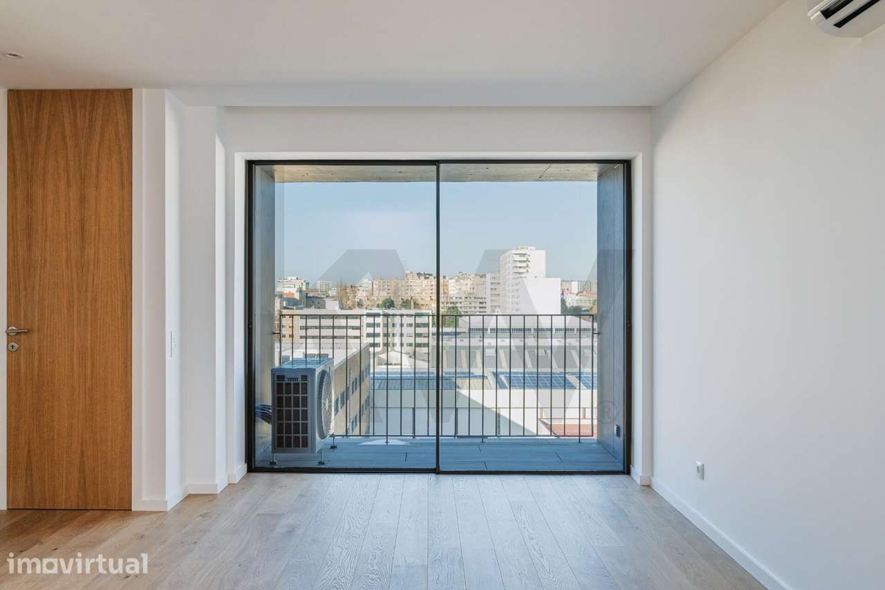 Apartamento T2 com varanda e garagem para venda em Matosinhos Sul - Grande imagem: 2/19