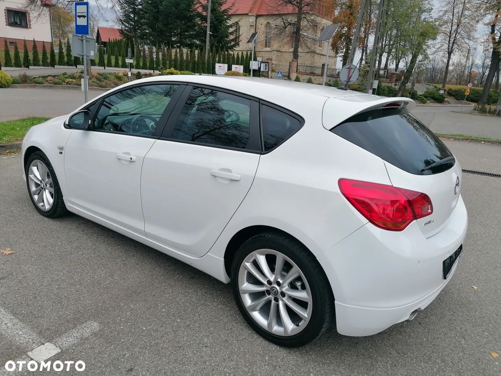 Opel Astra 1.4 Turbo 150 Jahre - 8
