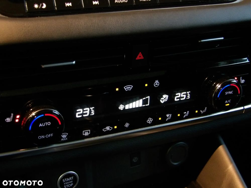 Nissan Qashqai 1.3 DIG-T N-Connecta EU6d - 26