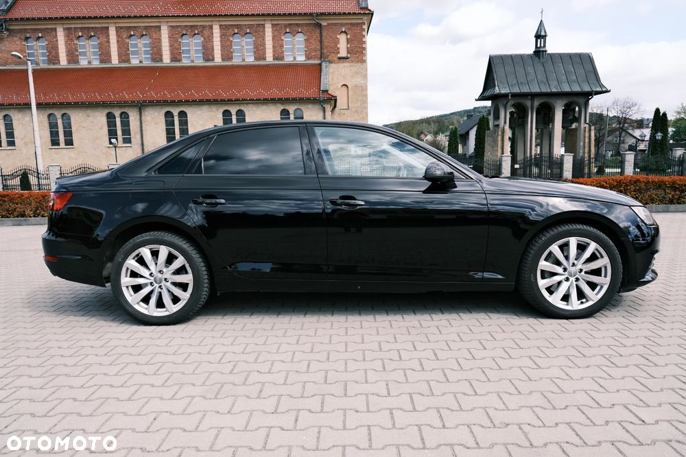 Audi A4 Limousine - 4