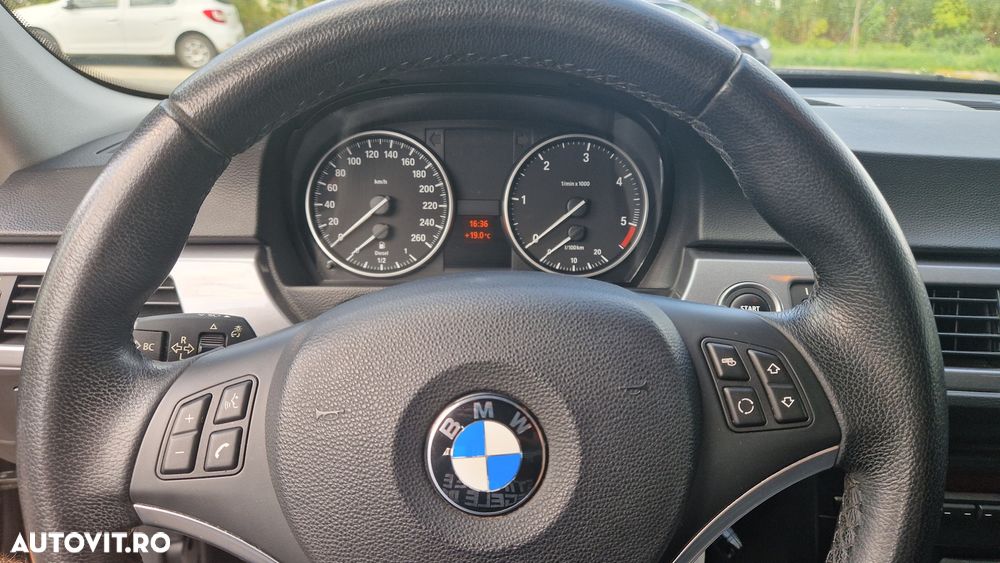 BMW Seria 3 318d - 13