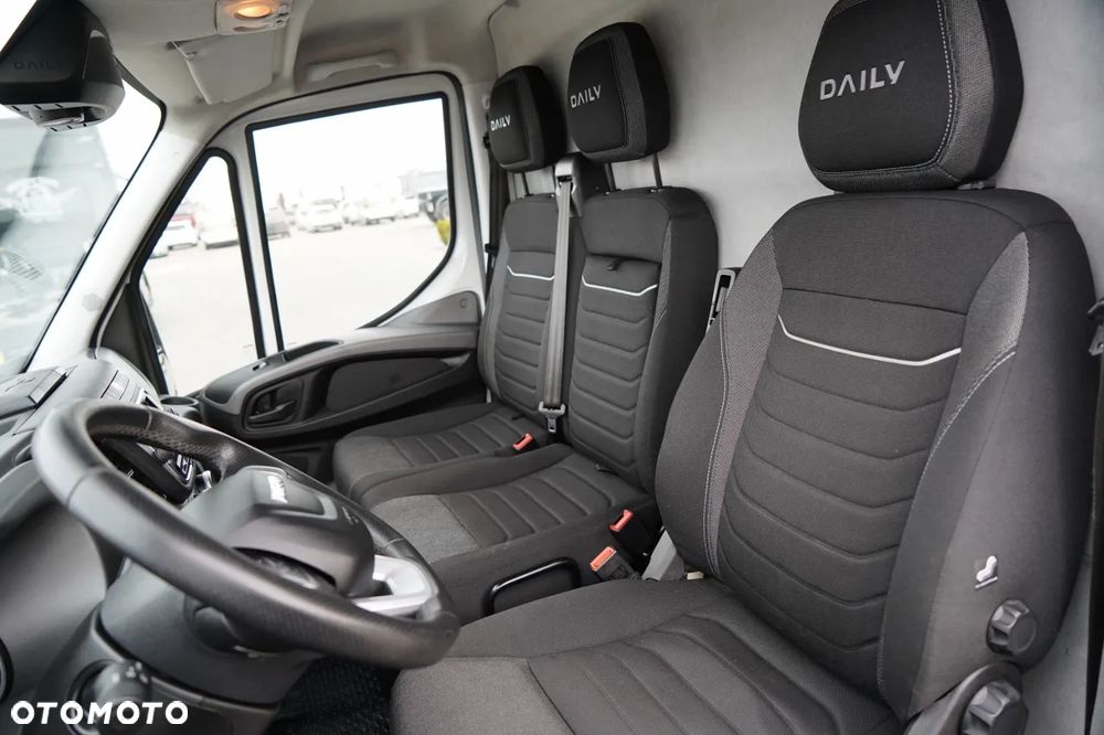Iveco DAILY 35-180 / BLASZAK  4,7 m / FURGON / HI-MATIC / SPROWADZONY - 27