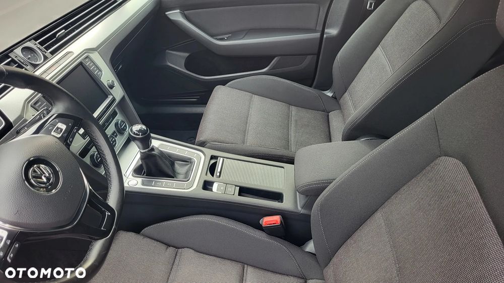 Volkswagen Passat 1.8 TSI BMT Comfortline - 17