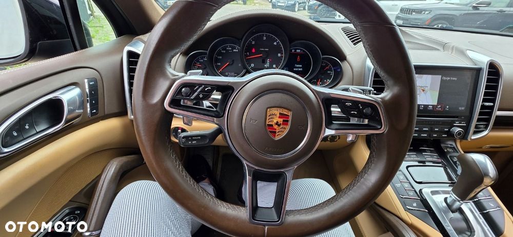 Porsche Cayenne - 23
