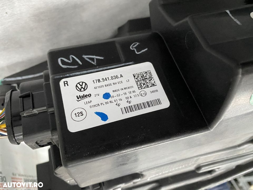 Far/Faruri - VW JETTA 2020 - 4