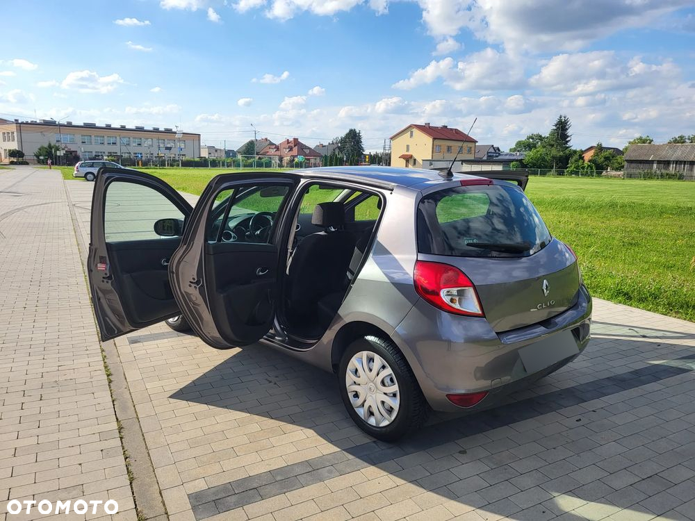 Renault Clio 1.2 16V Alize - 11