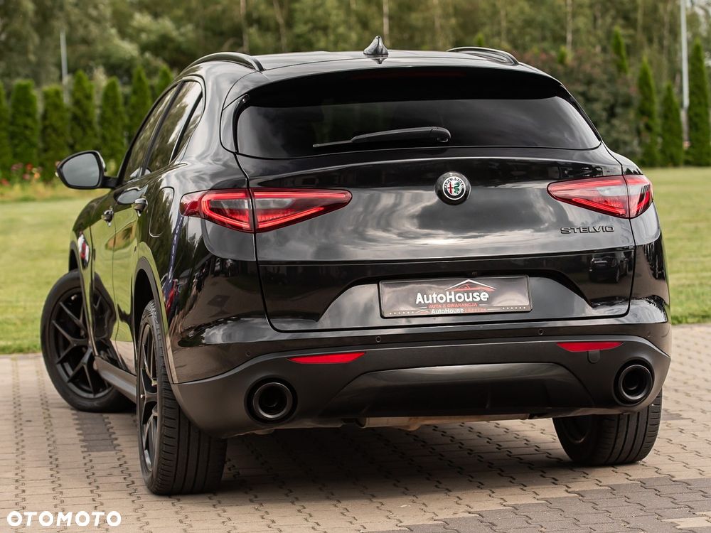 Alfa Romeo Stelvio 2.0 Turbo 16V AT8-Q4 Veloce - 11