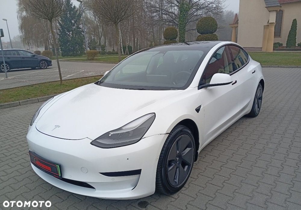 Tesla Model 3 - 3