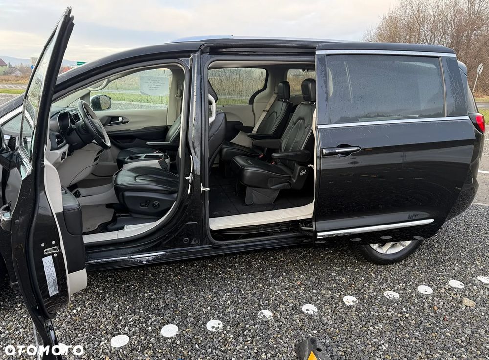 Chrysler Pacifica - 9