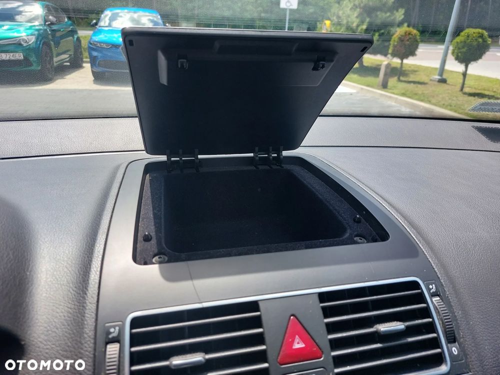 Volkswagen Touran 2.0 TDI DPF Comfortline DSG - 22