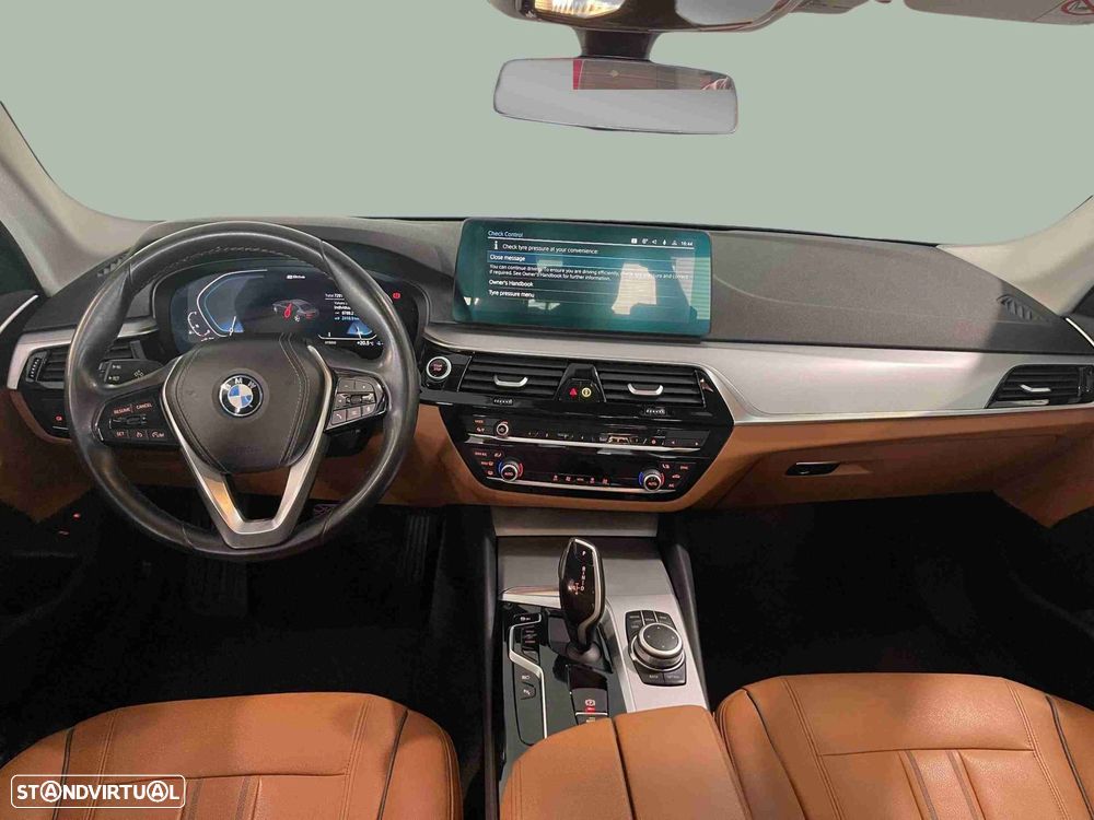 BMW 530 e Line Luxury - 4