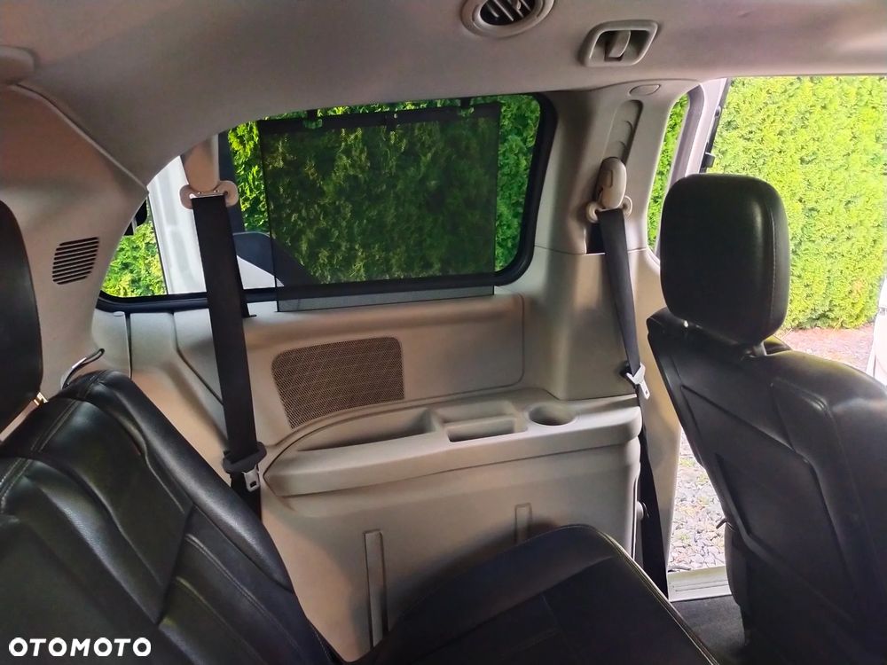Chrysler Town & Country 3.6 Limited - 34