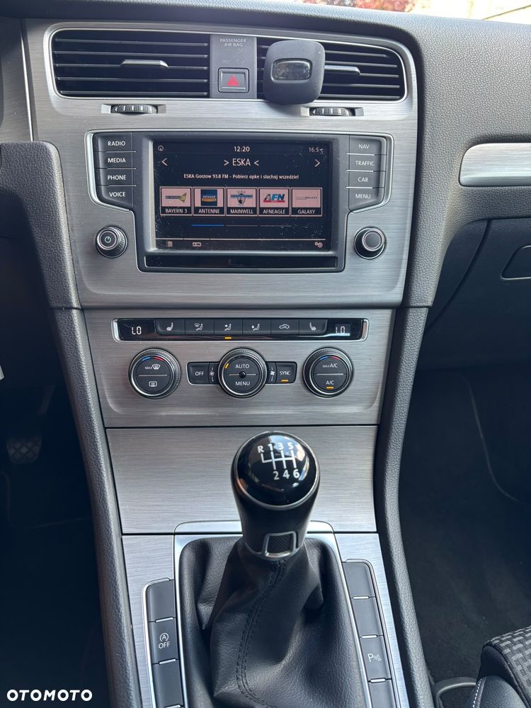 Volkswagen Golf - 11
