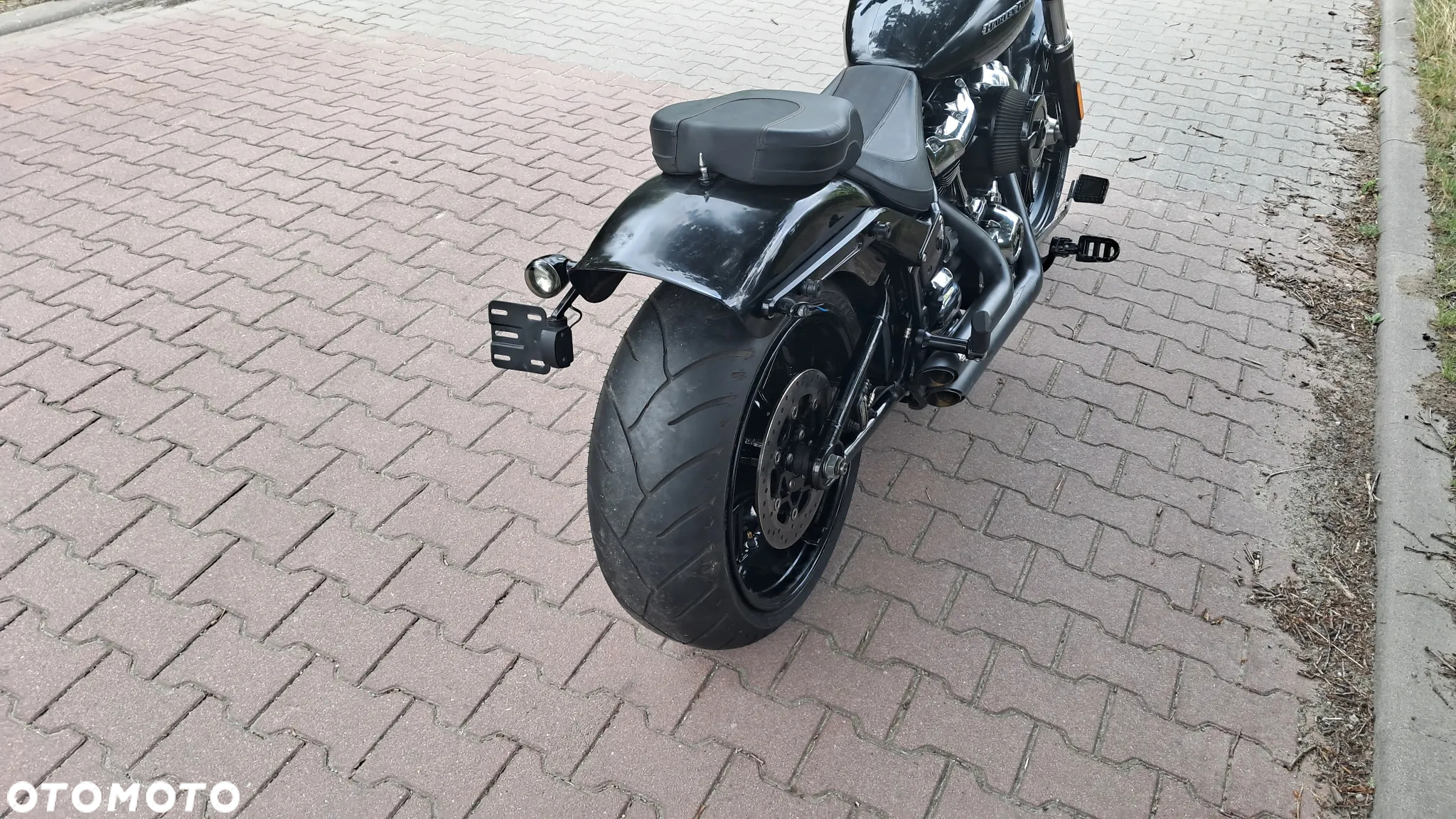 Harley-Davidson Softail Breakout - 12