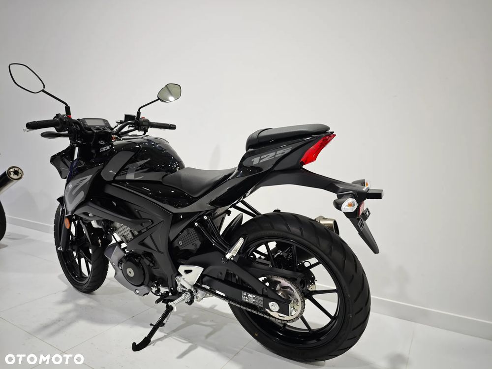 Suzuki GSX - 12