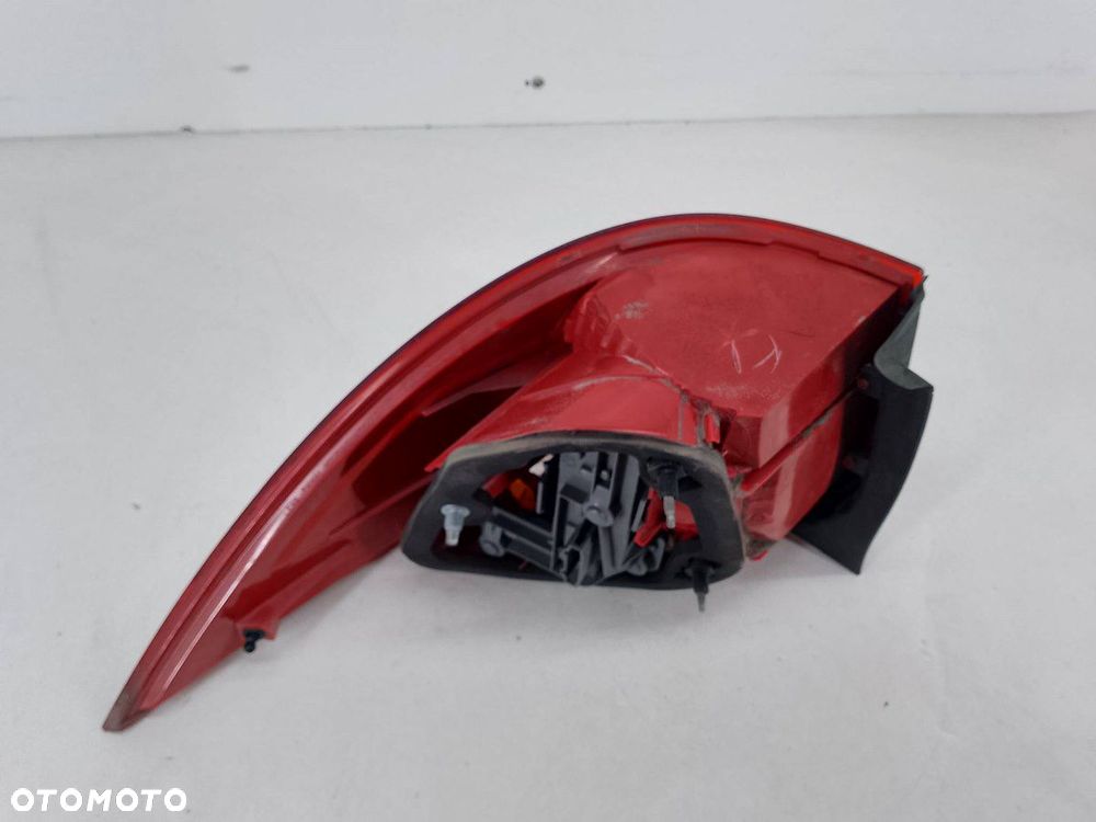 LAMPA TYLNA PRAWA VW GOLF V 1K9945096D  1K9945112A KOMBI - 4