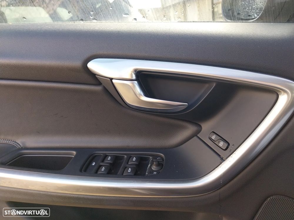 Volvo V60 2.4 D6 Momentum AWD Phev - 14