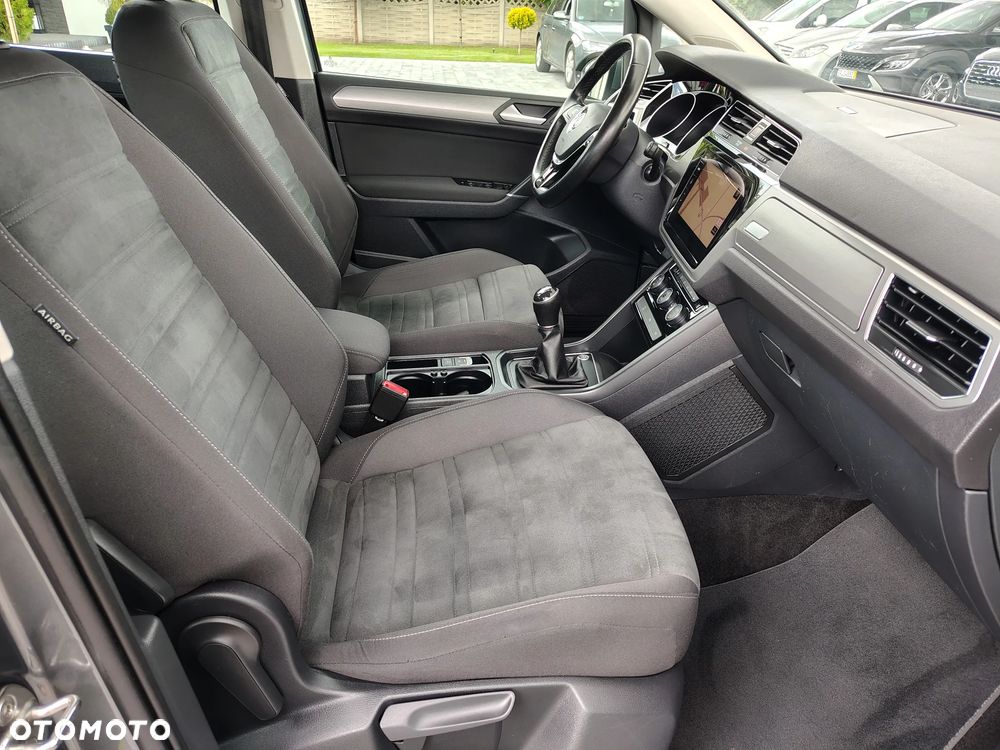 Volkswagen Touran - 13