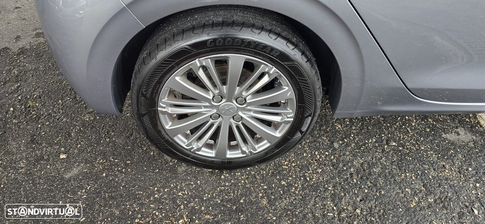 Peugeot 208 1.5 BlueHDi Signature - 11