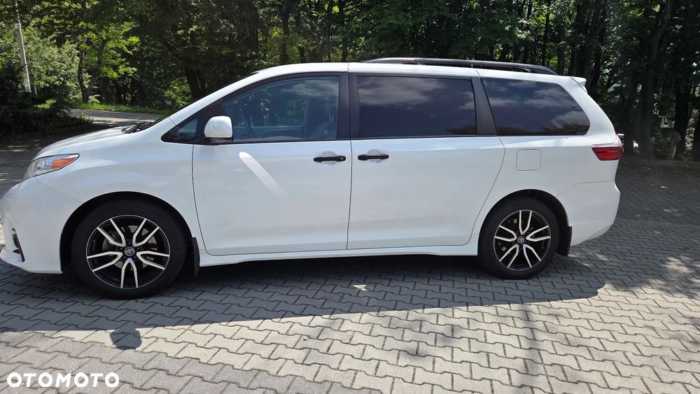 Toyota Sienna - 11