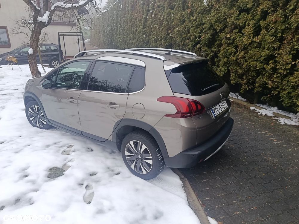 Peugeot 2008 1.2 Pure Tech Allure S&S - 4