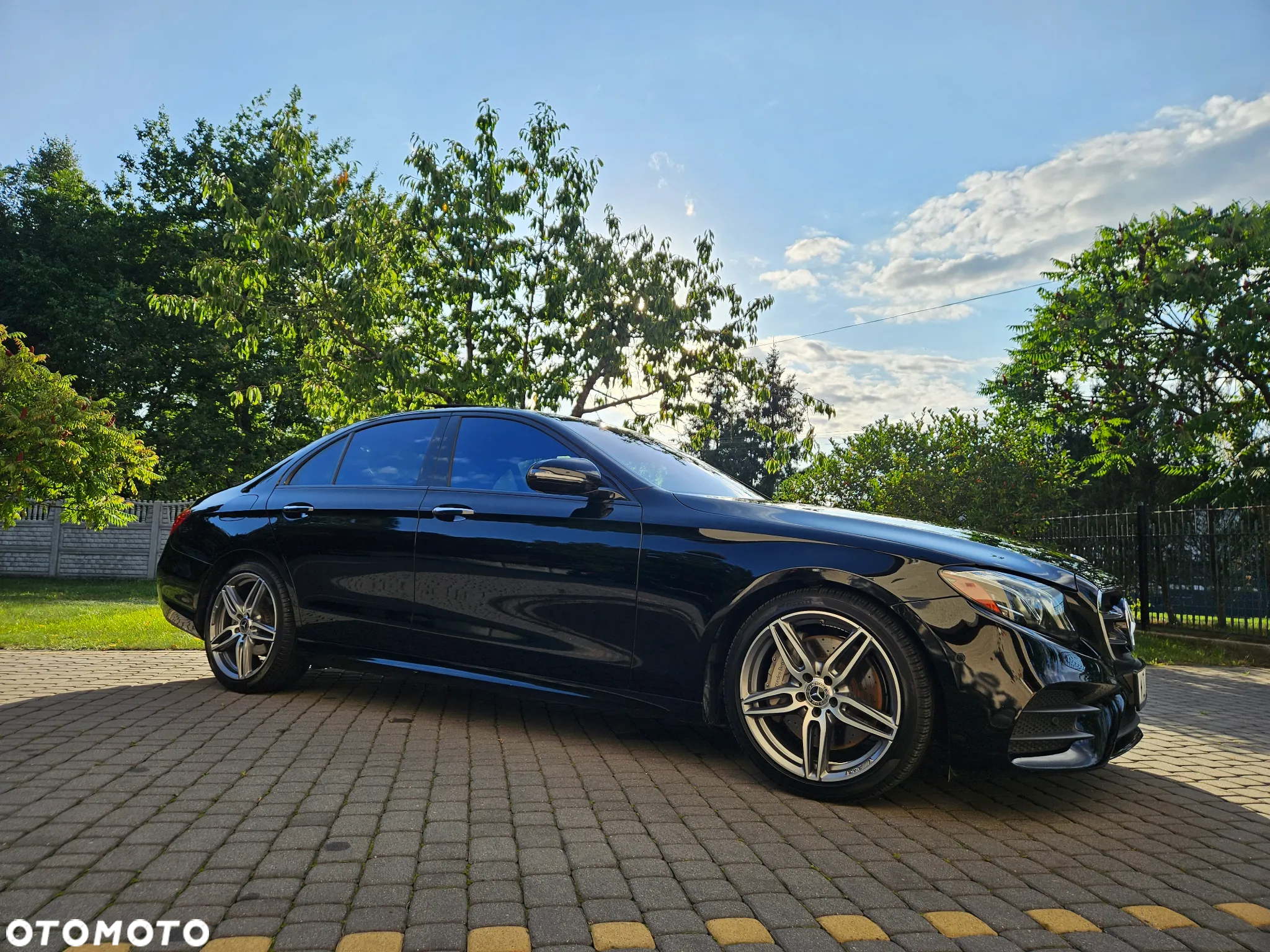 Mercedes-Benz Klasa E 300 9G-TRONIC AMG Line - 2