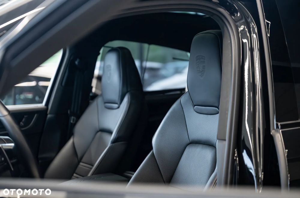 Porsche Cayenne Turbo E-Hybrid PHEV - 24