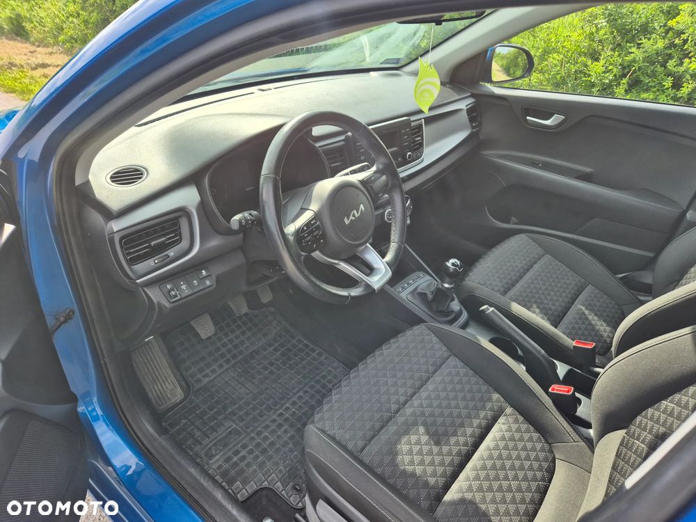 Kia Rio 1.2 L - 8