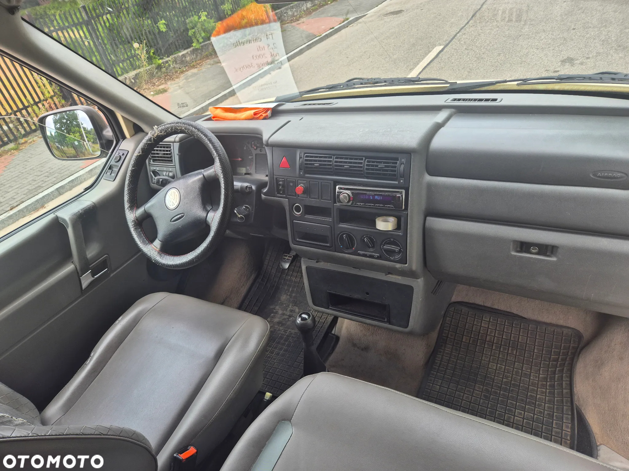 Volkswagen Caravelle - 9