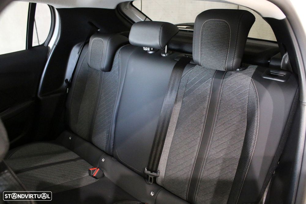 Peugeot 208 1.2 Hybrid Allure e-DCS6 - 33